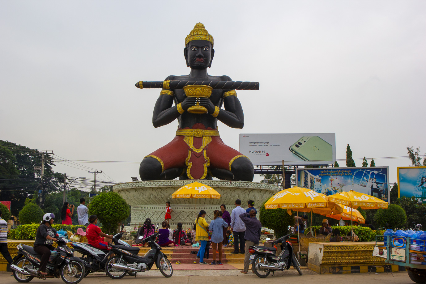Ta Dumbong Kro Aung statue – The Adventure Bike